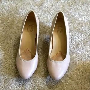 Naturalizer shoes block heel pumps